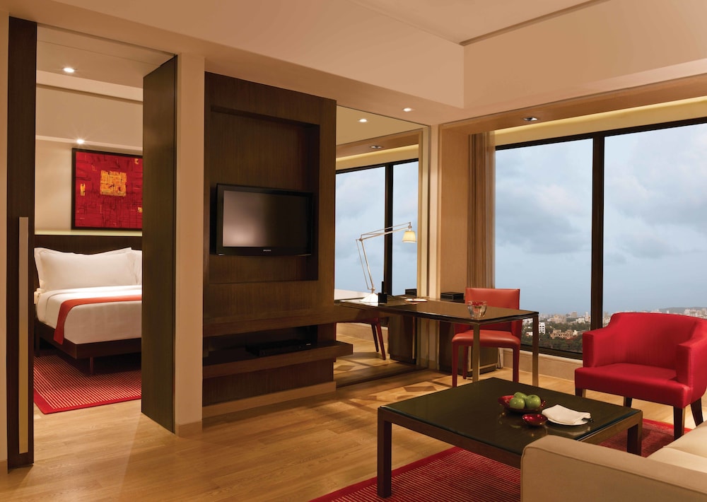 TRIDENT BANDRA KURLA 39/67