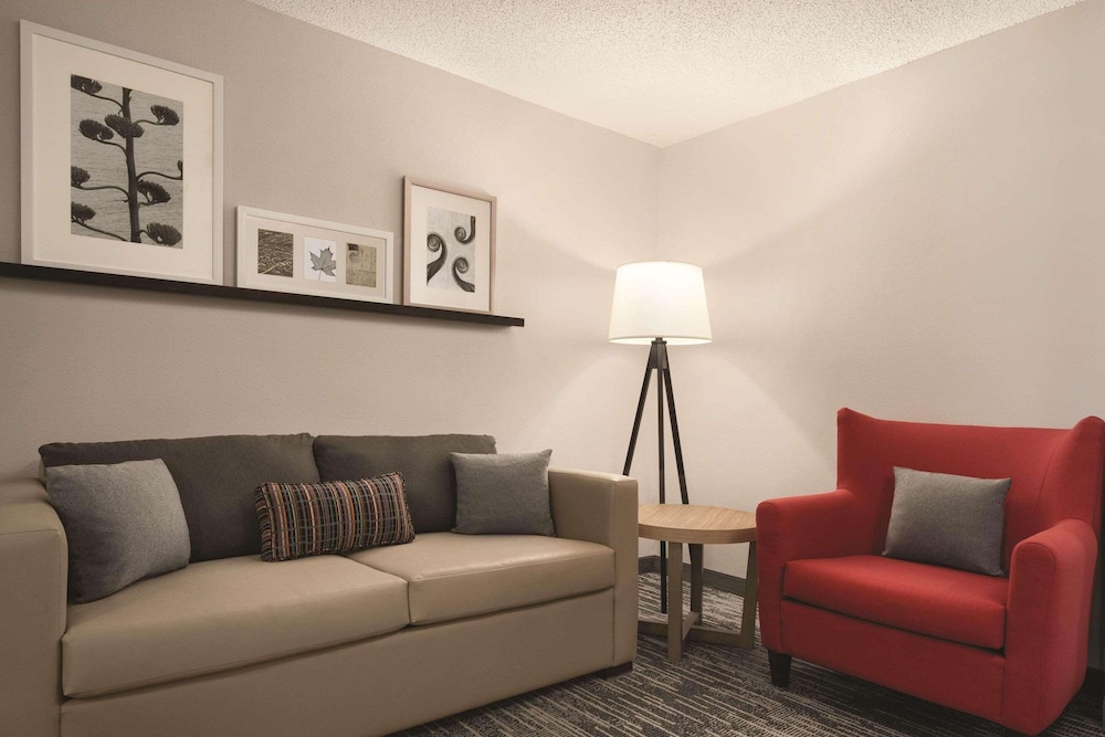 Country Inn & Suites by Radisson, Detroit Lakes 11/21