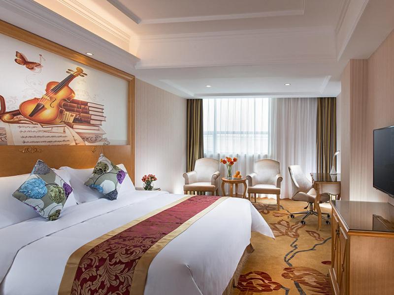 Vienna International Hotel (Guangzhou Xintang Niuzaicheng) 6/24