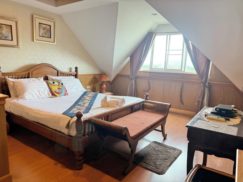 SUITE, BATHTUB