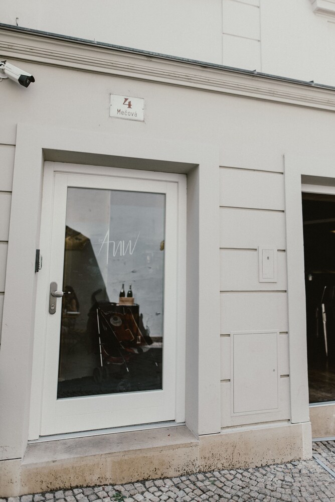 Coco Chanel Boutique Apartment 2/50