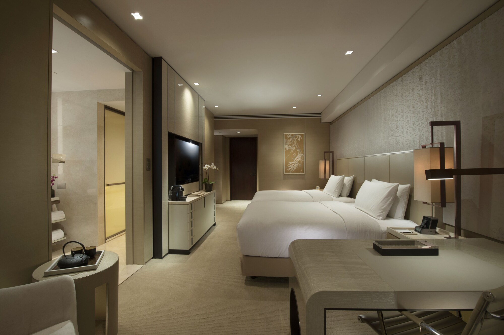 DELUXE, TWIN BEDS