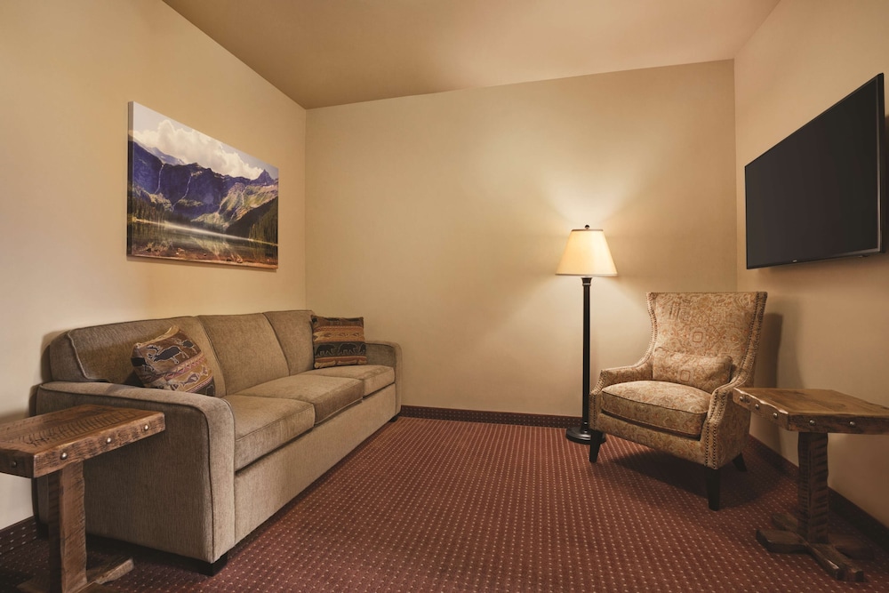 Glacier International Lodge 27/48