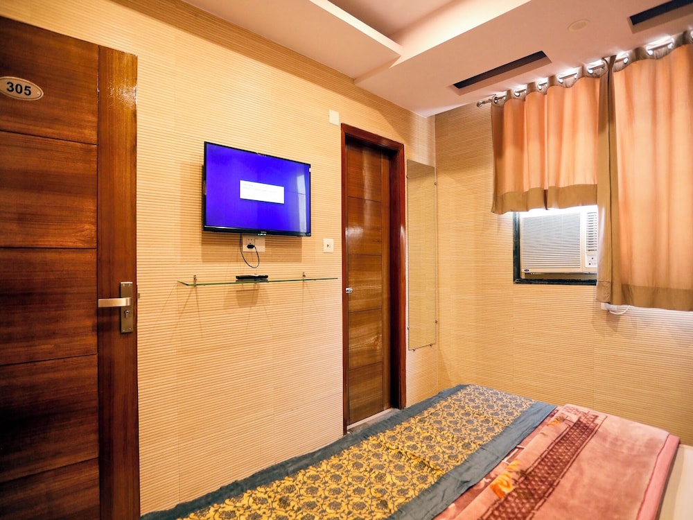 Hotel Gold Star Inn 26/36