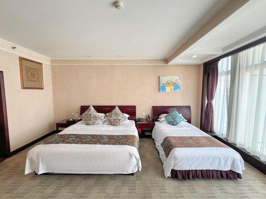 Parent Child Area, 1 Queen and 1 Single Bed