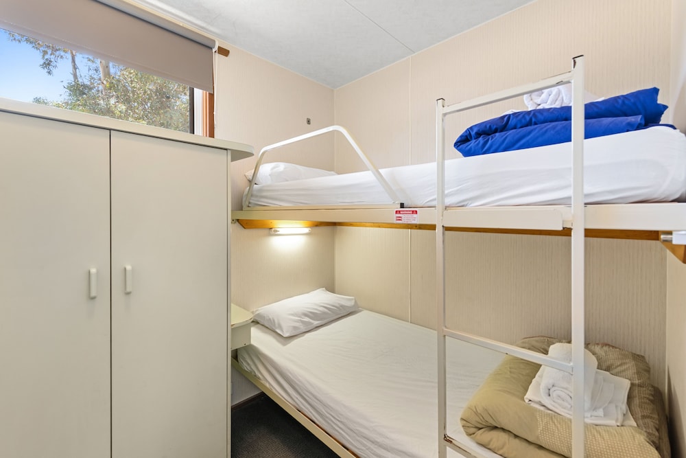 غرفة قياسية بسرير كوين وسرير بطابقين بـ3 غرف نوم، DISCOVERY PARKS - MOAMA WEST 3/4