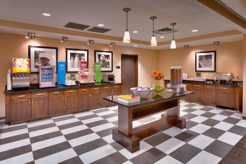 Hampton Inn Omaha/West Dodge Road (Old Mill) 7/50