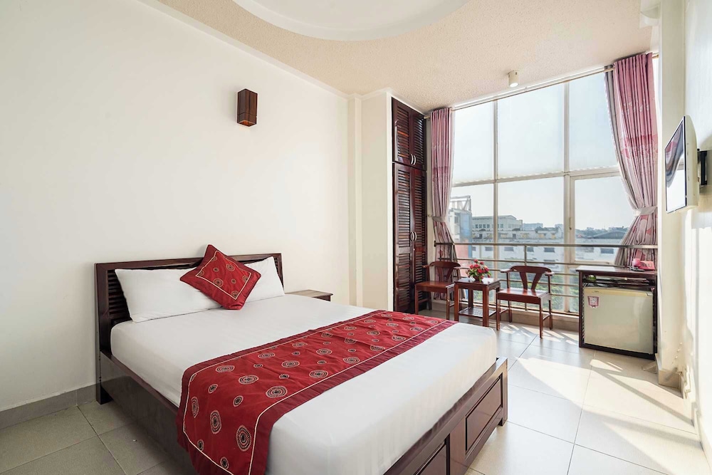 Collection O Dinh Dinh Hotel - Near Tan Son Nhat Airport 14/51