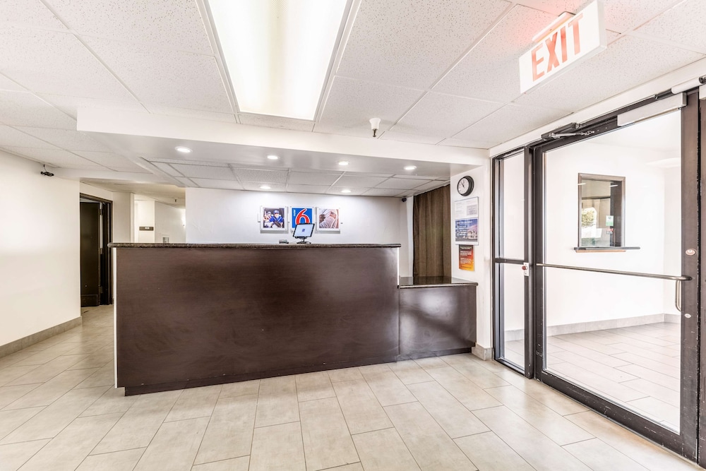 Motel6 Lewisville, TX - Medical City 8/64