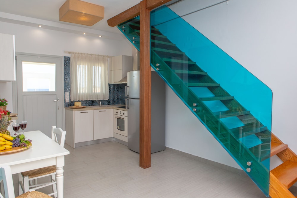 Sun and Moon Villas and Suites 4/72