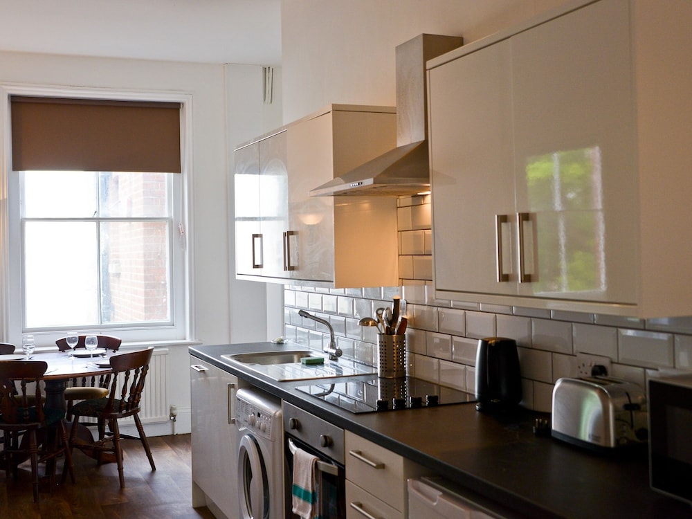 Corner House Apartment 16/23