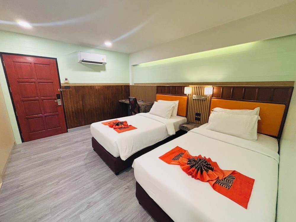 DELUXE, TWIN BEDS