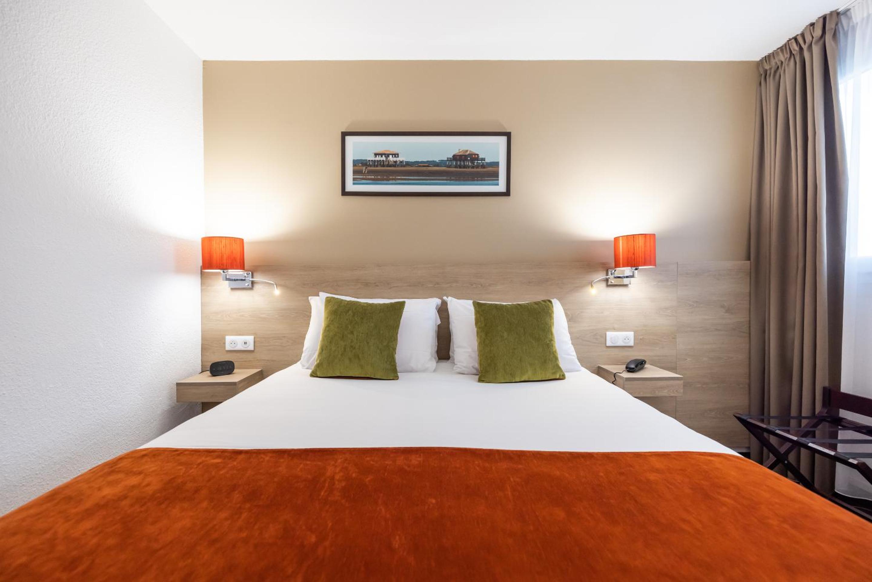 Classic, Queen Bed