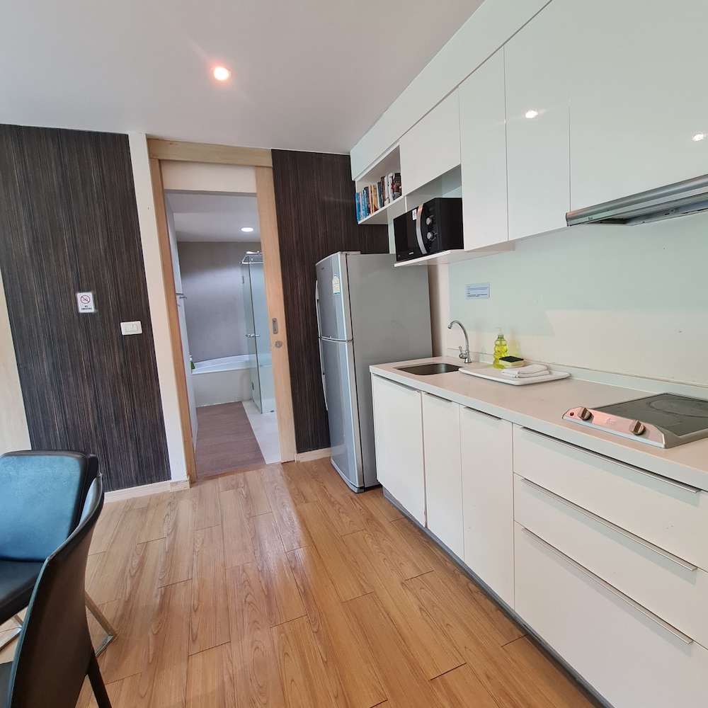 THE BAYCLIFF RESIDENCES 18/50