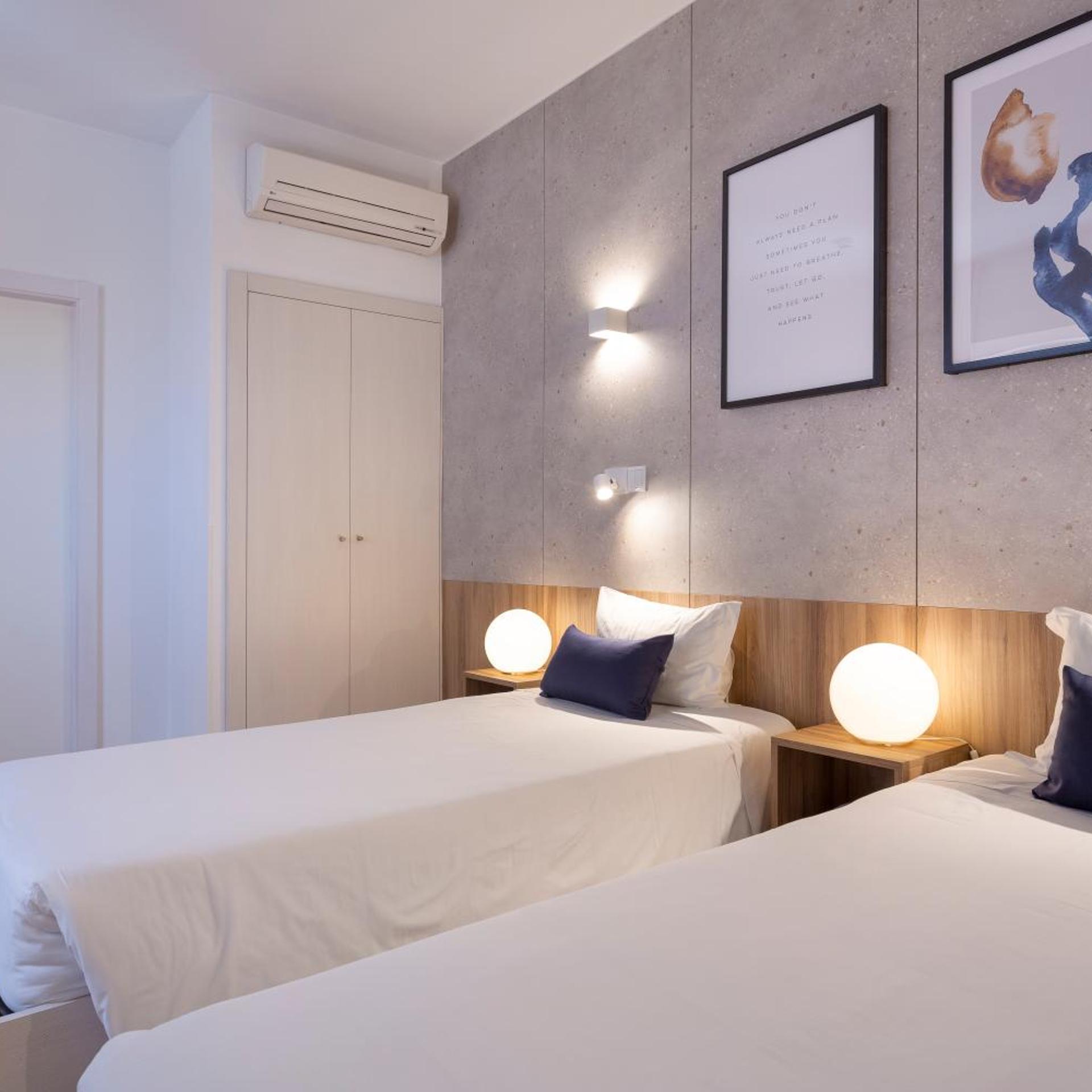 Room, Triple