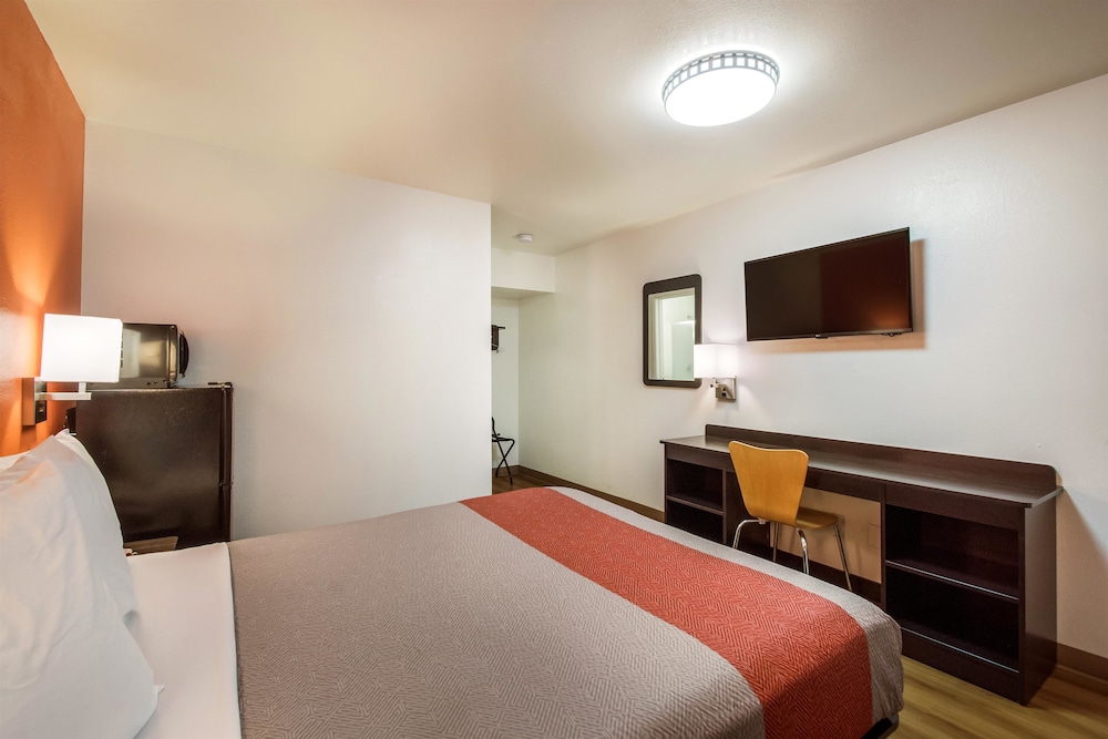 Motel6 Youngtown, AZ - Phoenix - Sun City 20/45