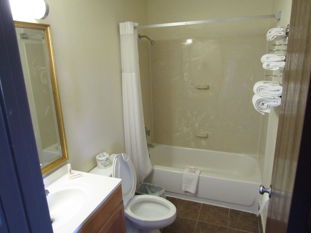 Super 8 by Wyndham Columbus IN 13/33