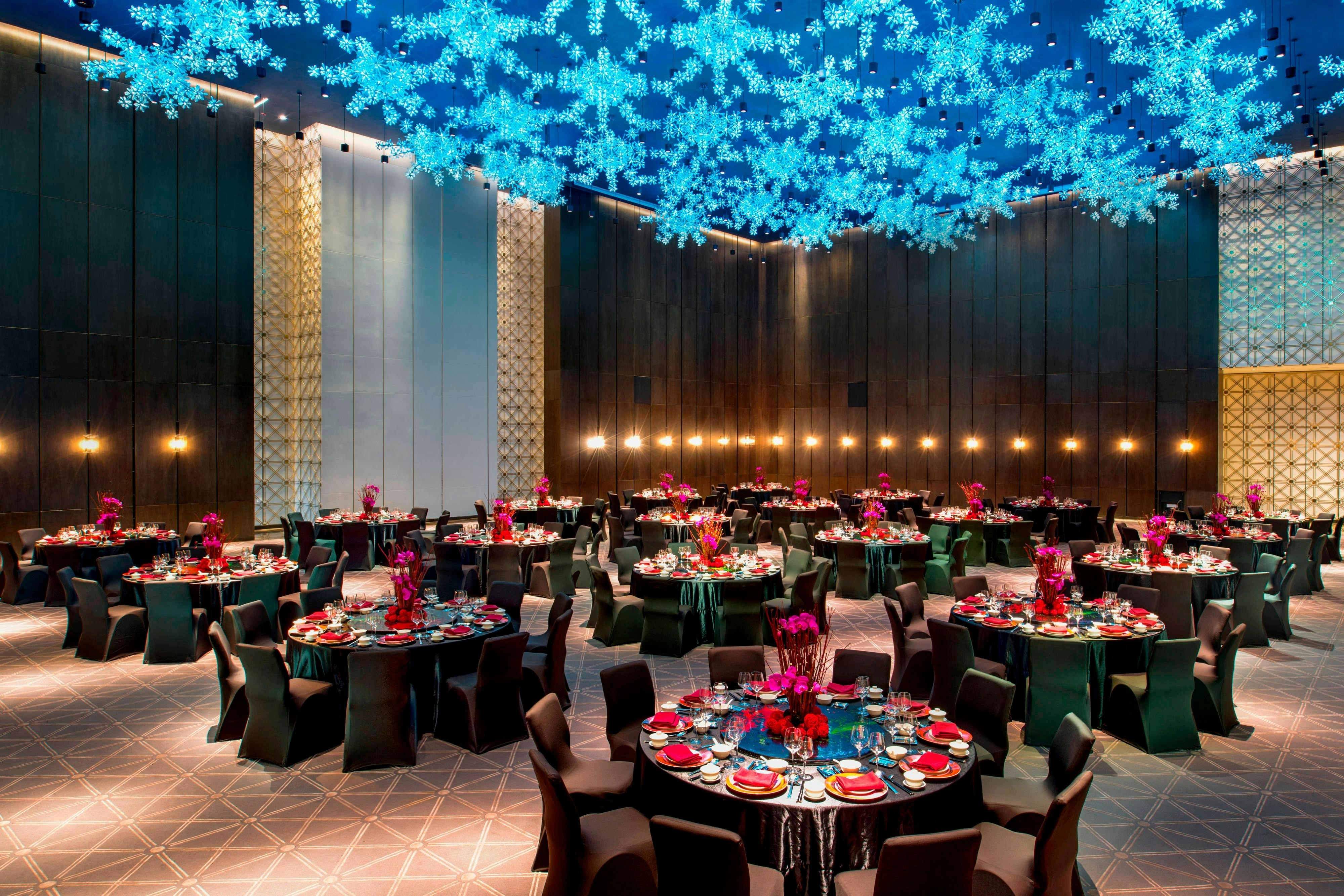 W Guangzhou Hotel 54/56