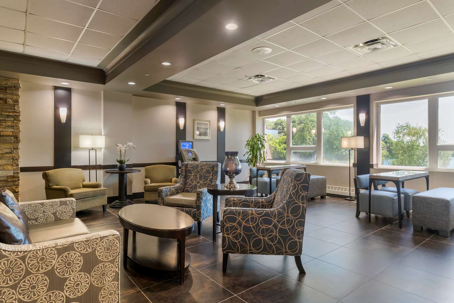 Best Western Plus Chocolate Lake Hotel 46/80