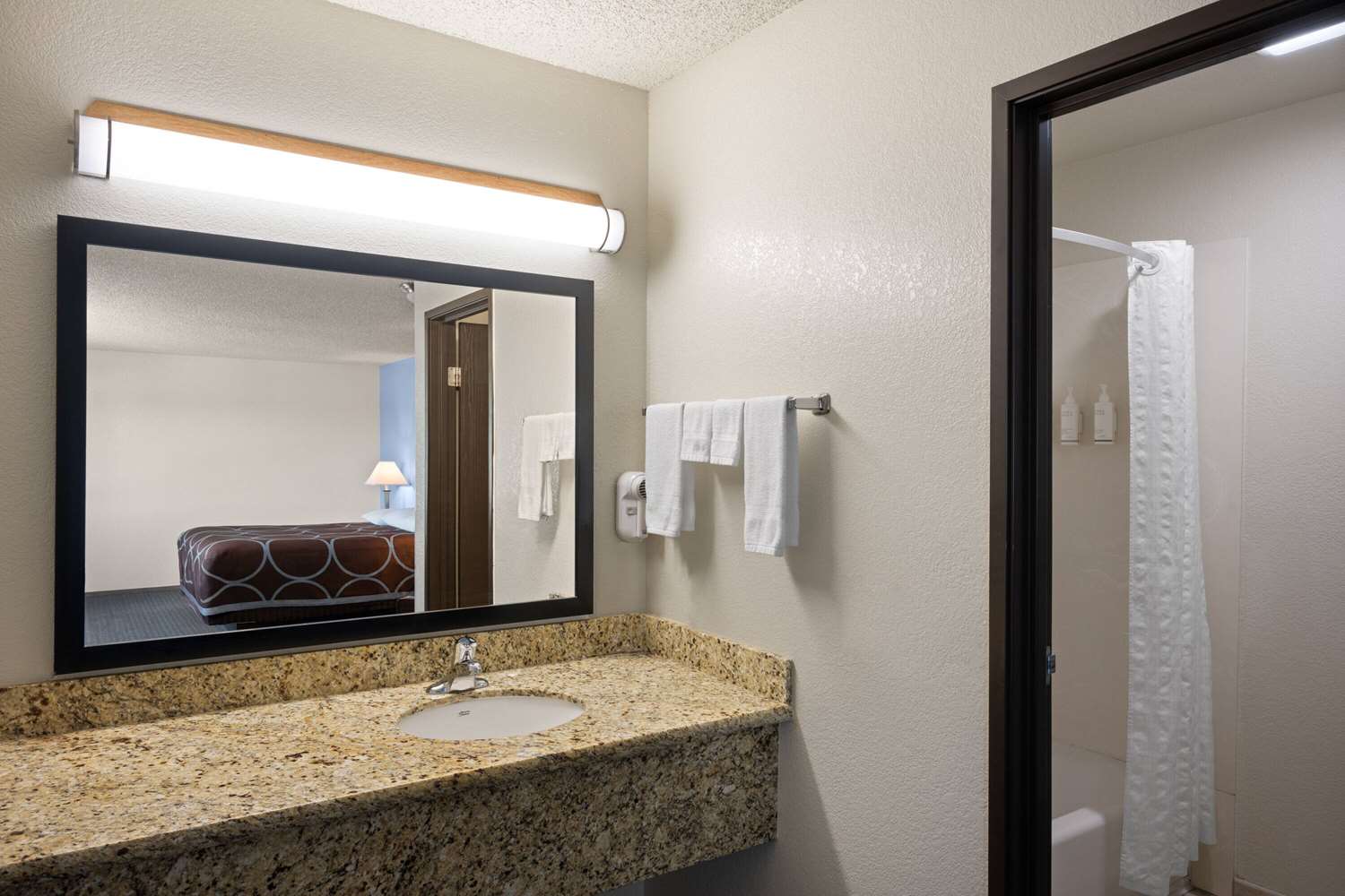 Super 8 by Wyndham Susanville 38/43