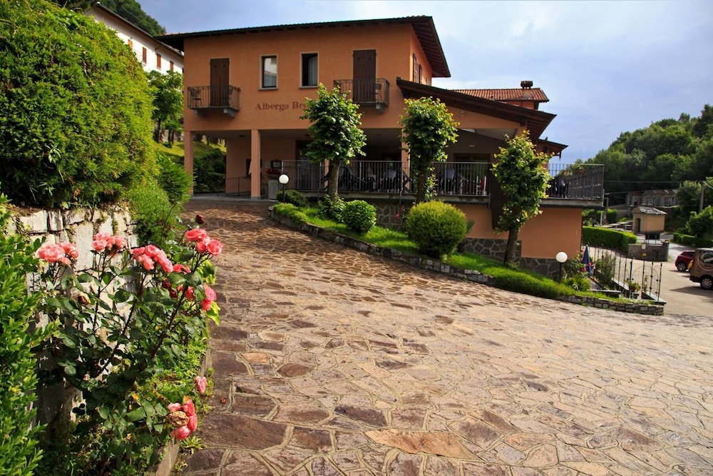 Albergo Breglia 62/64