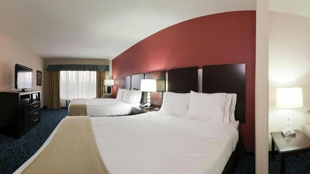 Holiday Inn Express Hotel Suites New Philadelphia 20/66