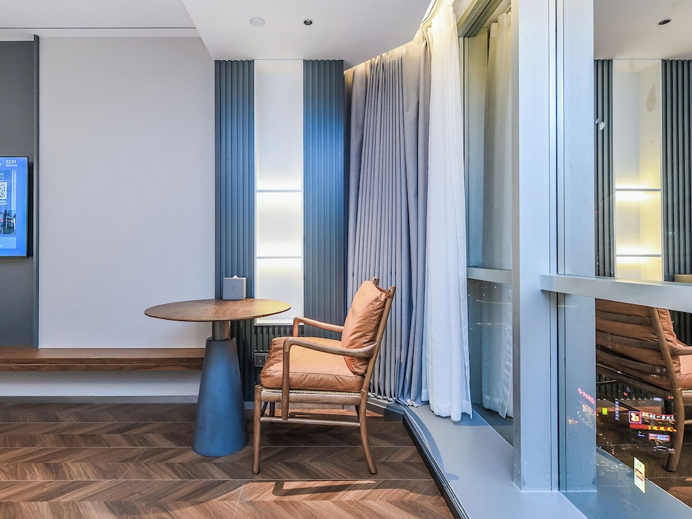 UrCove by Hyatt Chongqing Jiefangbei Hongyadong 42/50
