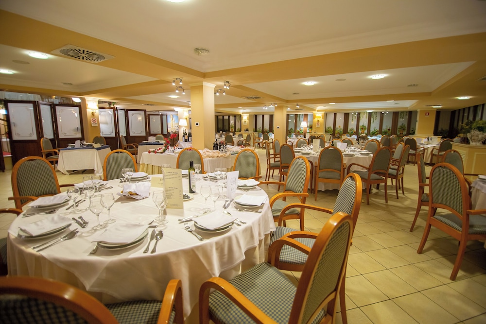 Dioscuri Bay Palace Hotel 55/75