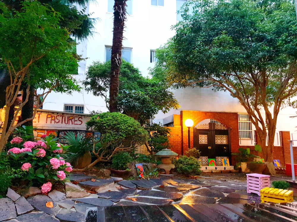 Gallery Family Hotel 3/49
