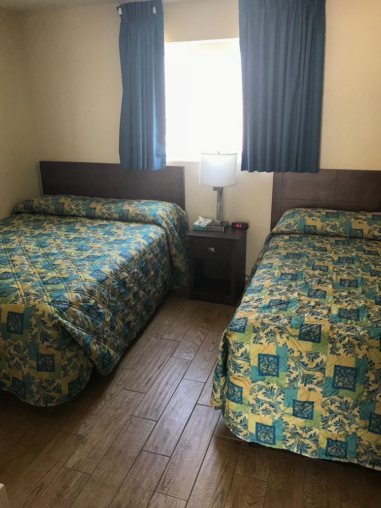 Paradise Ocean Front Resort 17/45