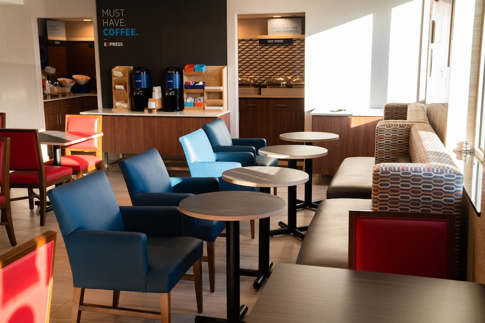 Holiday Inn Express Queens - Maspeth 46/65