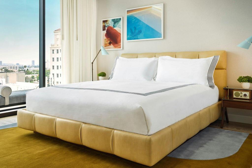 Guest Room, King Bed, Resident View