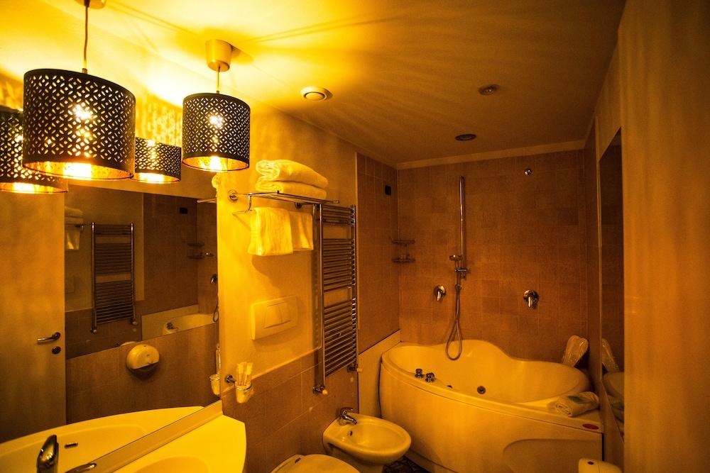 Silk Motel 10/10