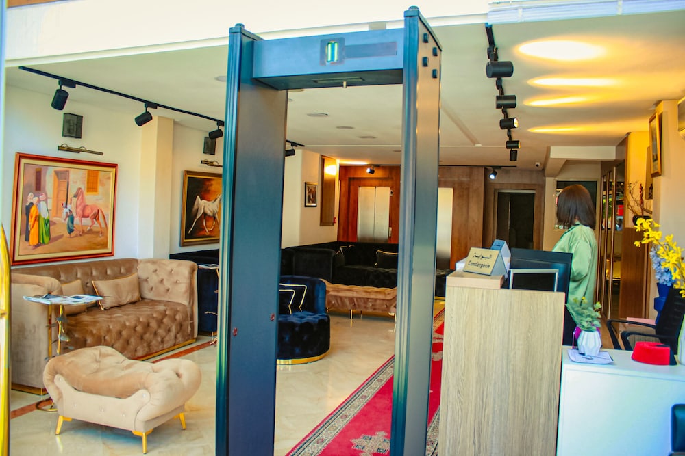 Hotel Belle Vue 11/23