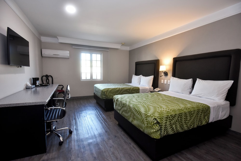 Plaza Camelinas Hotel 10/63
