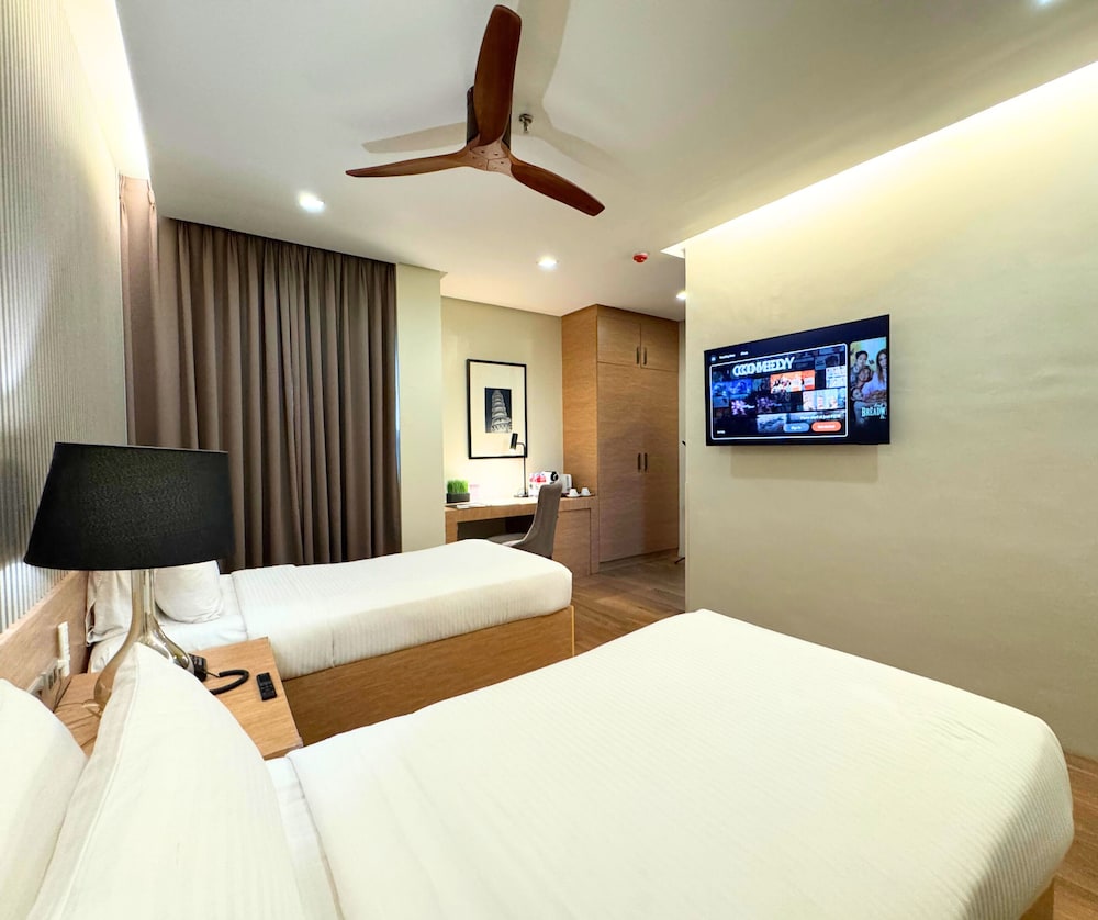 Lenox Hotel 24/58