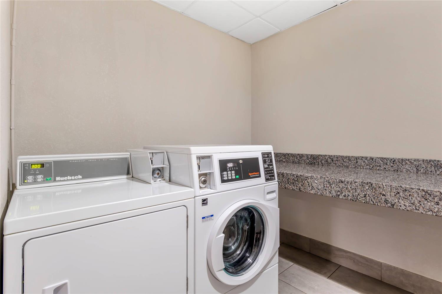 Quality Inn & Suites Union City Atlanta South 50/50