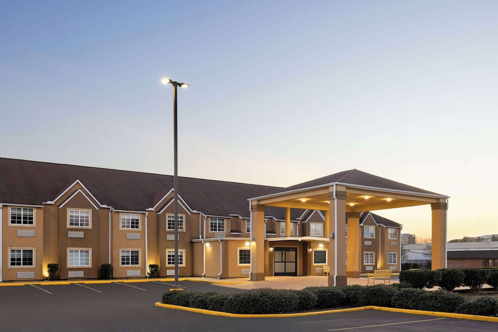 Days Inn by Wyndham Jackson Downtown 4/24