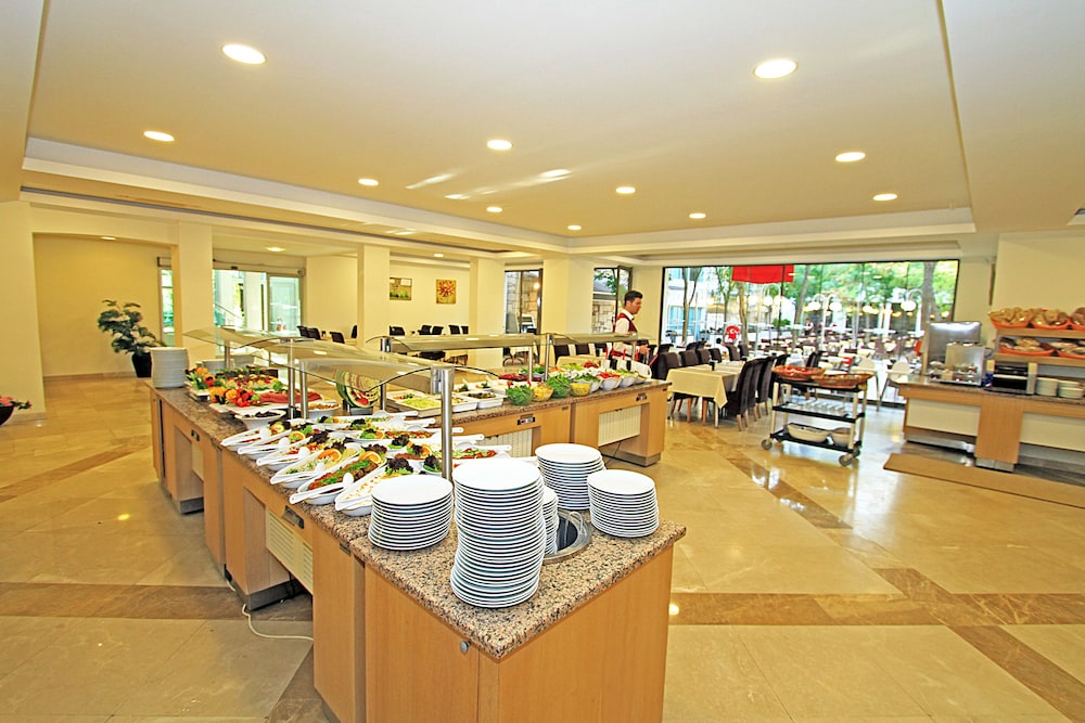 Mandarin Resort Hotel 54/66