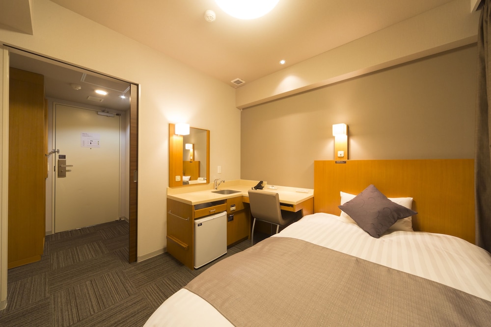 SEMI ROOM, SEMI DOUBLE BED