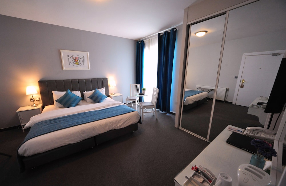 THE CONROY BOUTIQUE HOTEL 7/38