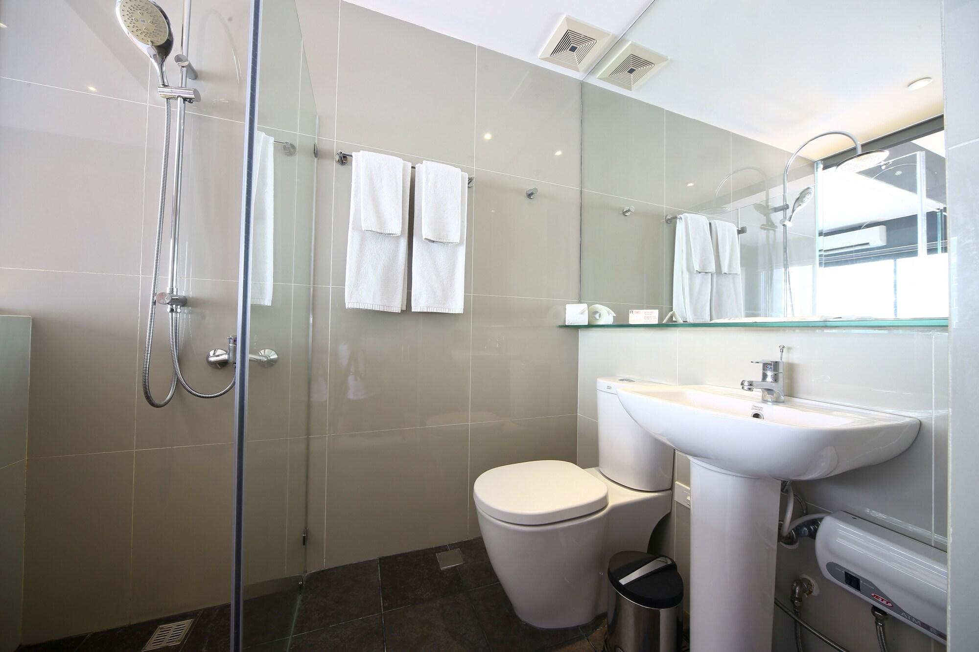 غرفة بسرير كوين بشرفة، Azumi Boutique Hotel 9/10