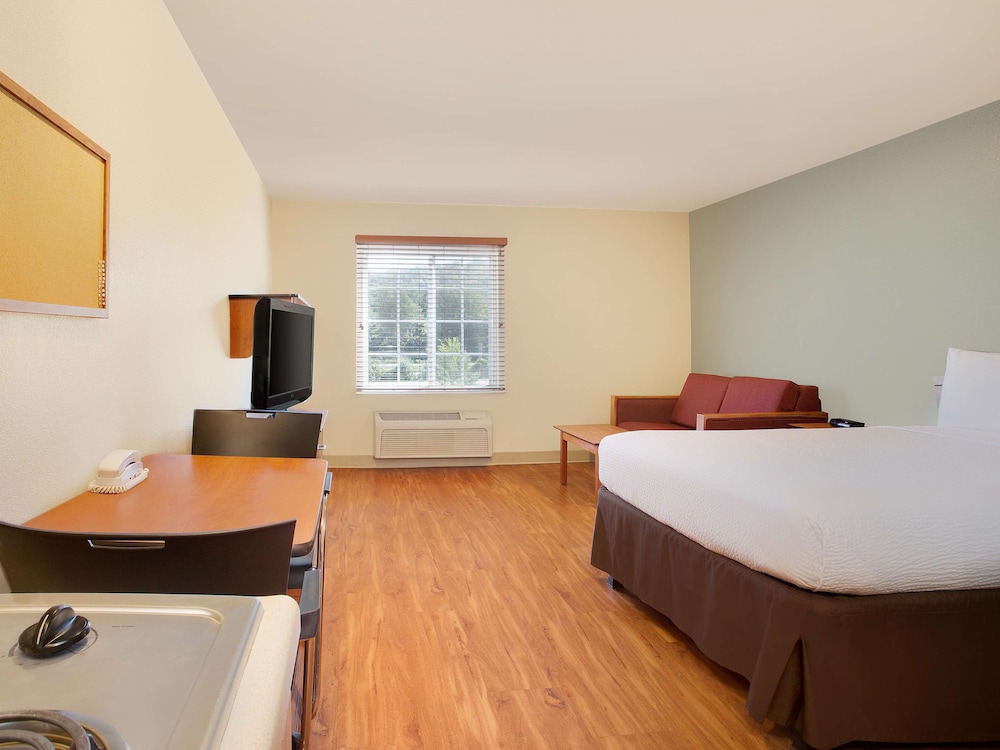 Studio 6 Extended Stay Birmingham Pelham AL 18/44