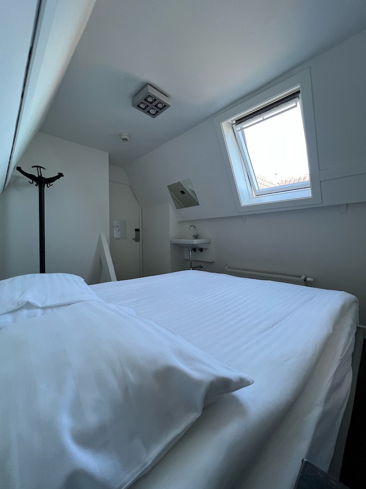 Amigo Budget Hotel 17/50