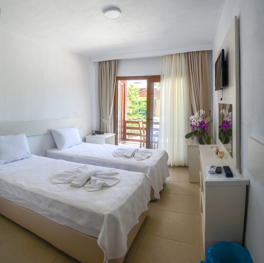 Selvi Beach Hotel 7/48