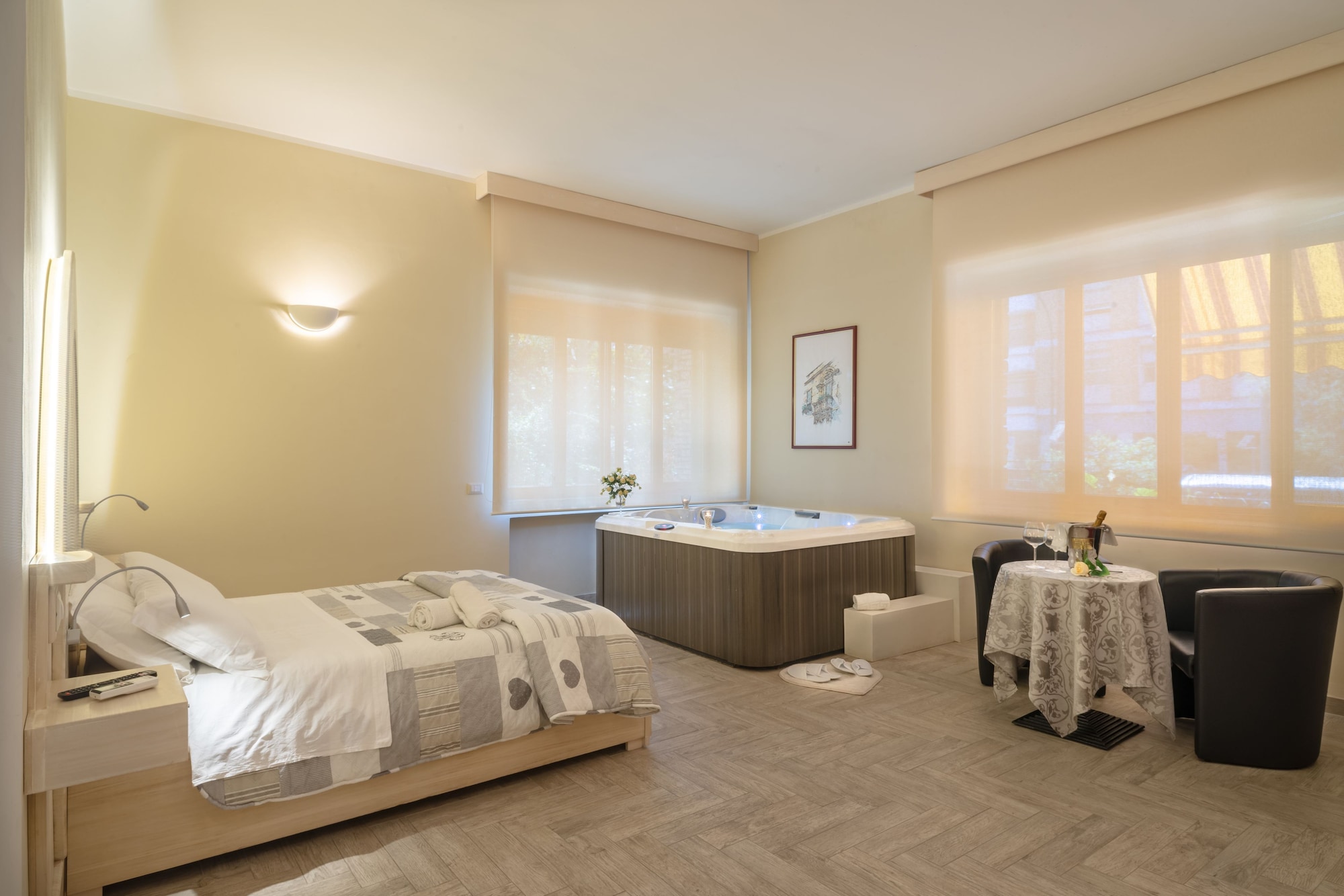 EXCLUSIVE, STUDIO, SUITE
