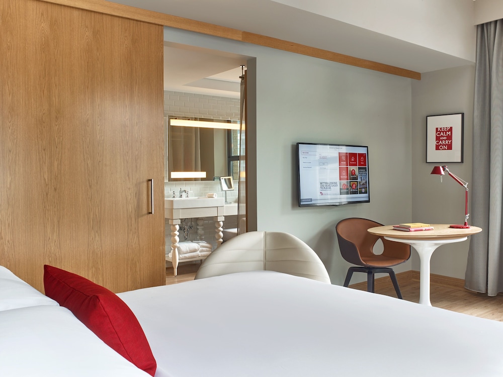 ROOM, KING BED, CITY VIEW