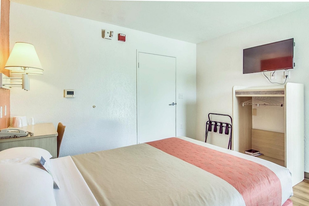 Motel6 Jacksonville, FL - Orange Park 30/60