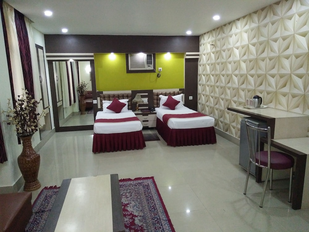 HOTEL EXECUTIVE TOWER 13/50