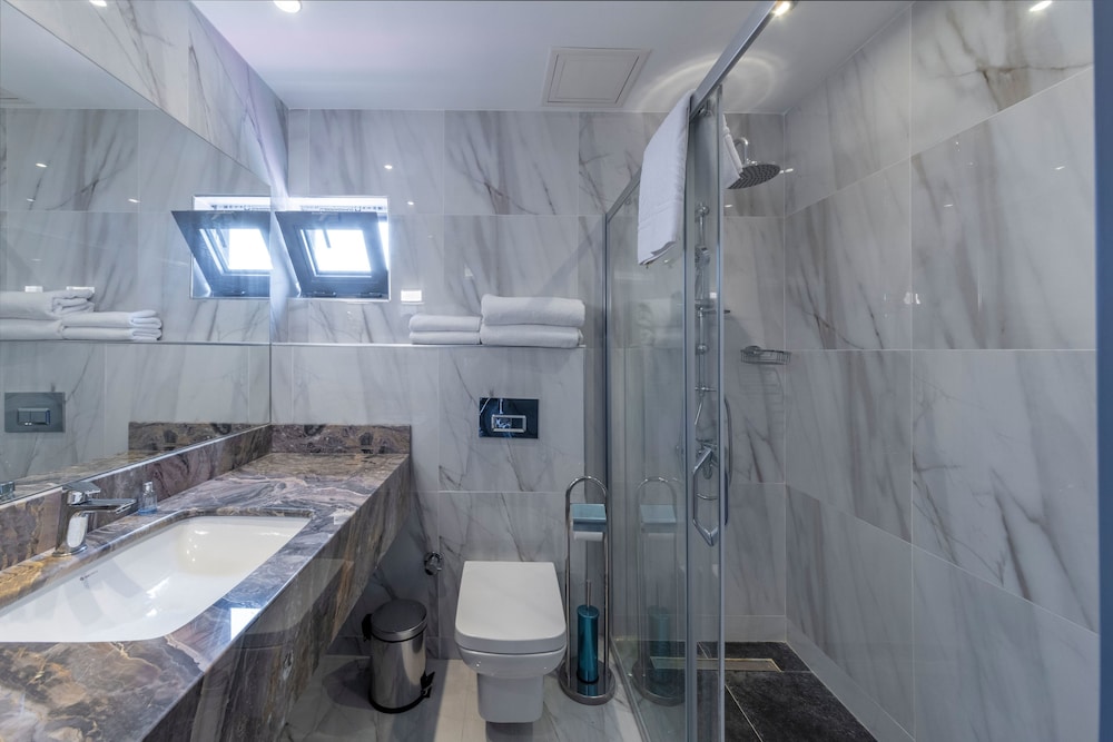Feri Suites 48/50